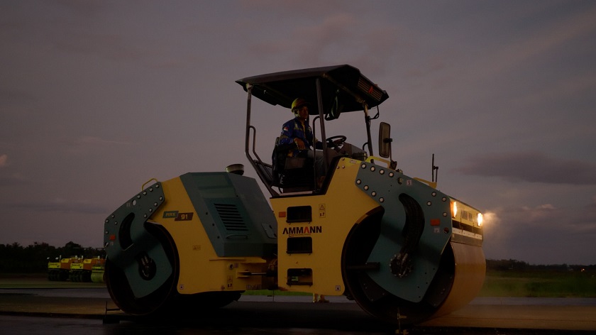 Mengoptimalkan Pekerjaan Konstruksi Jalan dengan Roller Ammann dari Multicrane Perkasa