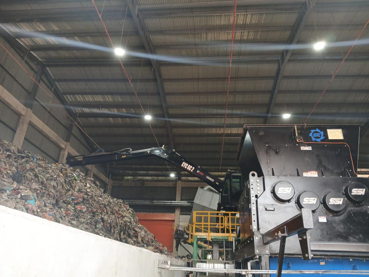 Sistem Feeding Limbah yang Efisien untuk Proyek Waste-to-Energy