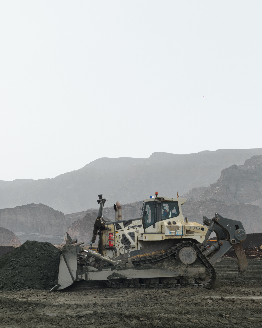 Liebherr Crawler Dozer: Solusi Andal untuk Berbagai Kondisi Medan dan Industri