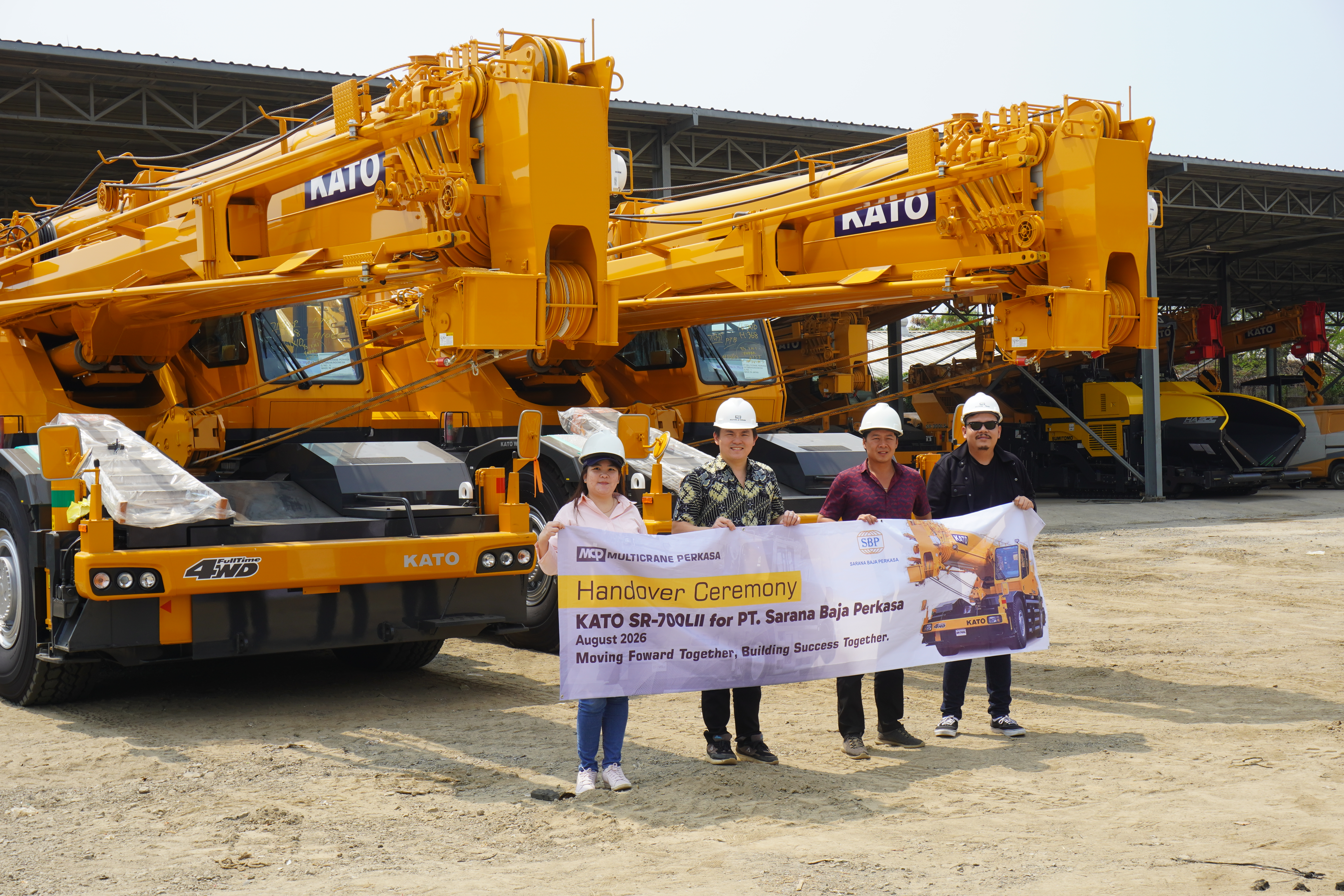 Multicrane Perkasa Serahkan KATO SR-700LII kepada PT Sarana Baja Perkasa